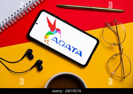 Polonia. 10th Dec, 2022. In questa immagine viene visualizzato un logo adata sullo smartphone. Credit: SOPA Images Limited/Alamy Live News Foto Stock