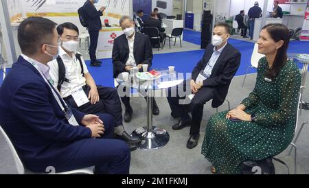 Shenzhen. 12th Dec, 2022. I rappresentanti delle imprese della Provincia cinese di Zhejiang tengono colloqui commerciali con i commercianti a Dubai, Emirati Arabi Uniti, 8 dicembre 2022. Credit: Notizie dal vivo su Xinhua/Alamy Foto Stock