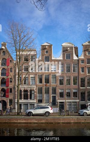 Fotografia dell'edificio a Reguliersgracht 17, Amsterdam, dal lato opposto del canale. Foto Stock