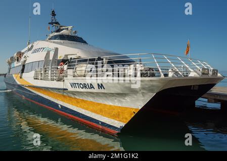 ITALIA,TRAPANI-20 OTTOBRE: Trapani è una città sulla costa occidentale della Sicilia. Vista della stazione navale di Trapani il 20 settembre 2022, Trapani, Sicilia. Foto Stock