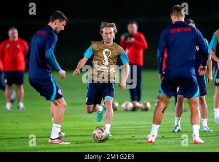 Luka Modric in Croazia durante una sessione di formazione presso il sito di formazione al Ersal 3, Doha, Qatar. Data immagine: Lunedì 12 dicembre 2022. Foto Stock