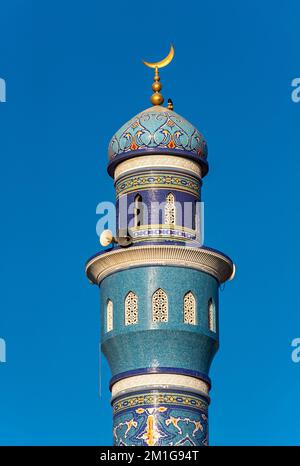 Minareto di Masjid al Rasool alA'dham (Moschea al Lawati), Muttrah, Muscat, Oman Foto Stock