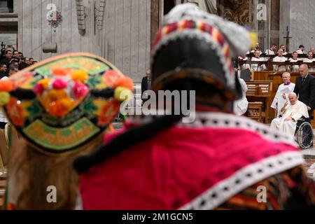 Vaticano, Vaticano. 12th Dec, 2022. Italia, Roma, Vaticano, 2022/12/12 Papa Francesco tiene la messa per la Madonna di Guadalupe a S. La basilica di Pietro in Vaticano Fotografia di Vatican Mediia/Catholic Press Photos . LIMITATO ALL'USO EDITORIALE - NESSUN MARKETING - NESSUNA CAMPAGNA PUBBLICITARIA. Credit: Independent Photo Agency/Alamy Live News Foto Stock