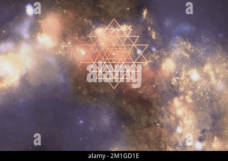 Sfondo spirituale per la meditazione con simbolo sri yantra e galassia Foto Stock