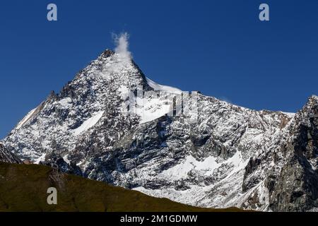 Vista sulla cima Grossglockner da sud. Glockner gruppo di montagna. Hohe Tauern Nationalpark. Austria. Europa. Foto Stock