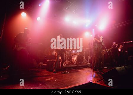 La stella reggae italiana Alborosie suona dal vivo con il clan shengen a Torino Foto Stock