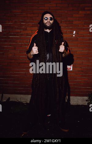 La stella reggae italiana Alborosie suona dal vivo con il clan shengen a Torino Foto Stock