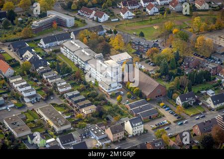 Vista aerea, St. Boniface chiesa, San Boniface Senior Center e St. Boniface asilo cattolico nel distretto di Herringen a Hamm, nella zona della Ruhr, North RH Foto Stock