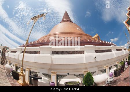 Phra Pathom Chedi, il più grande e più importante della Thailandia. La posizione è nella regione centrale della Thailandia. Foto Stock