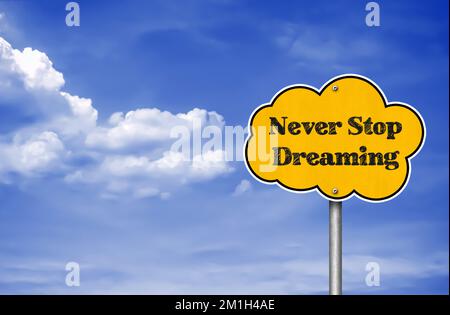 Non smettere mai di sognare - segno di strada motiva slogan Foto Stock