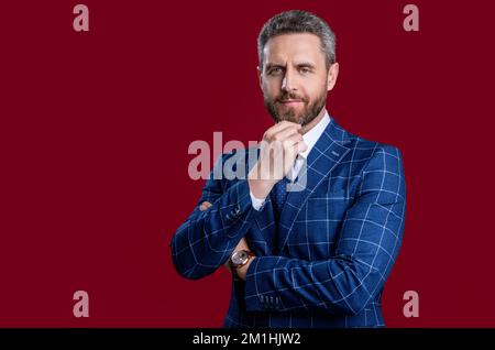 uomo d'affari sorridente che indossa un abbigliamento formale in studio. foto di abbigliamento da uomo d'affari. Foto Stock