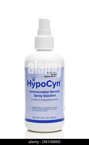 IRVINE, CALIFORNIA - 12 DEC 2022: Una soluzione di spray dermico antimicrobico Bottleof HypoCyn Foto Stock