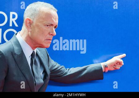 Madrid, Spagna. 12th Dec, 2022. L'attore STATUNITENSE Tom Hanks partecipa alla prima di 'El Peor Vecino del Mundo' al Cine Capitol di Madrid. (Foto di Atilano Garcia/SOPA Images/Sipa USA) Credit: Sipa USA/Alamy Live News Foto Stock