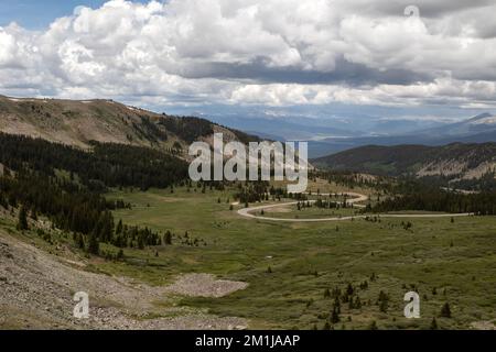 Vista da vicino alla cima del Passo di Cottonwood vicino a Buena Vista, Colorado Foto Stock