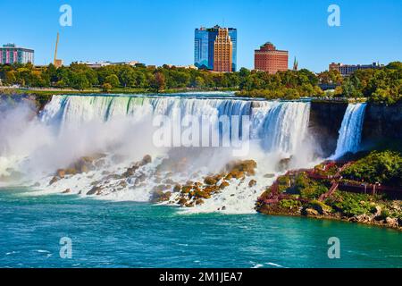 Vista mozzafiato delle Cascate del Niagara dalle Cascate Americane dal Canada Foto Stock