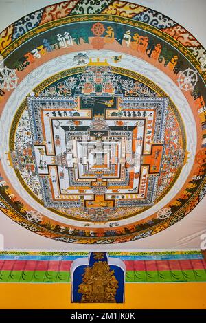 Opere d'arte del soffitto interno Chorten del buddista tibetano mongolo Foto Stock