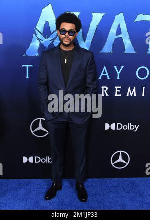 Hollywood, California, USA 12th Dicembre 2022 Singer/musicista The Weeknd aka Abel Makkonen Tesfaye partecipa al 20th Century Studio 'Avatar 2: The Way of Water' U.S. Prima al Dolby Theatre il 12 dicembre 2022 a Hollywood, California, USA. Foto di Barry King/Alamy Live News Foto Stock