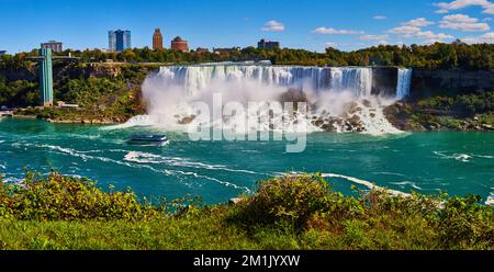 Panorama di intere Cascate Americane nelle Cascate del Niagara dal lato americano Foto Stock