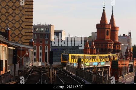 U Bahn, U Bahnstation, Verkehr, metropolitana di Berlino, Berlin U Bahn, Metro, Trasporti, U Bahnhof oder moderner Architektur, Metropolitana Foto Stock
