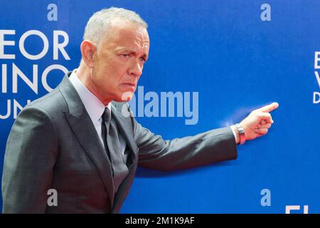 Madrid, Spagna. 12th Dec, 2022. L'attore STATUNITENSE Tom Hanks partecipa alla prima di ''El Peor Vecino del Mundo'' al Cine Capitol il 12 dicembre 2022 a Madrid, Spagna. (Foto di Oscar Gonzalez/NurPhoto) Credit: NurPhoto/Alamy Live News Foto Stock