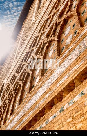 Facciata araba dell'antica moschea di Saragozza. Stile Mudejar. Cattedrale del Salvatore. Catedral del Salvador. La Seo Foto Stock