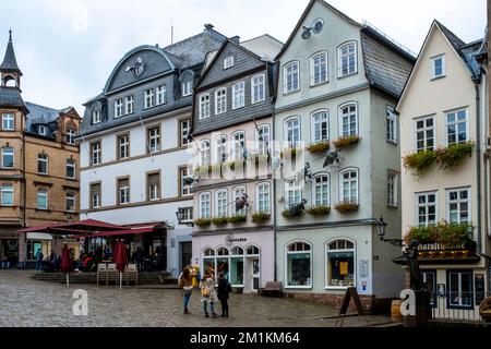 Edifici colorati in Marktplatz (Piazza del mercato), Marburg, quartiere Marburg-Biedenkopf, Germania. Foto Stock