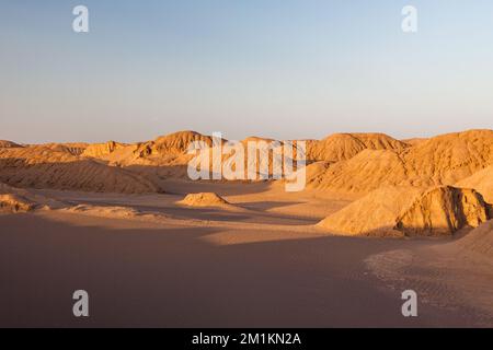 Dune di sabbia nel deserto LUT in Iran, vicino alla città di Shahdad. Foto Stock