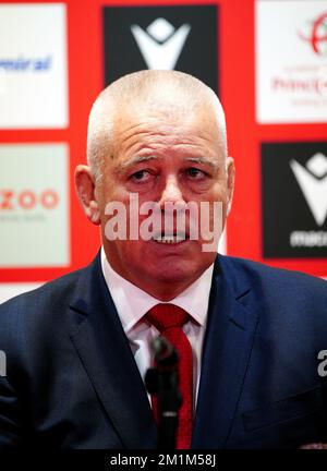 Nel corso di una conferenza stampa presso il Principato Stadium di Cardiff, il capo allenatore del Galles Warren Gatland. Gatland fa un ritorno al posto che ha tenuto tra il 2008 e il 2019, durante il quale il Galles ha vinto quattro titoli delle sei Nazioni, tra cui tre Grand Slams, ha raggiunto due semifinali di Coppa del mondo e per breve tempo ha diretto le classifiche mondiali. Data immagine: Martedì 13 dicembre 2022. Foto Stock