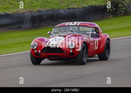 Un 1963 AC Cobra le Mans Coupe al Goodwood Revival 2022 Foto Stock