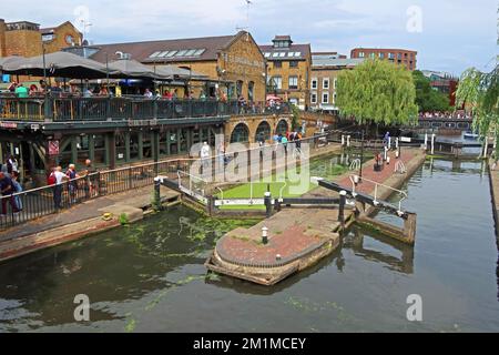 Le serrature, West Yard, Camden Lock Market, Camden Lock Place, Londra, INGHILTERRA, REGNO UNITO, NW1 8AF Foto Stock