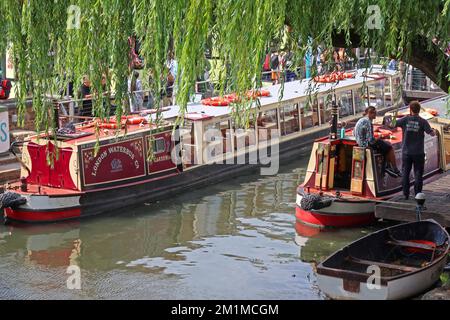 Chiatta del canale di Milton, London Waterbus, barca turistica, ormeggiata a Camden Lock, North London, England, UK, NW1 8AF Foto Stock