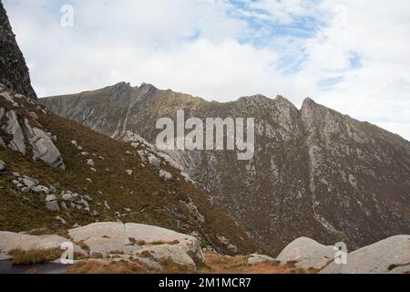 Caisteal Abhail che sorge sopra Glen Sannox visto dalle pendici di Cir Mhor l'isola di Arran North Ayrshire Scozia Foto Stock