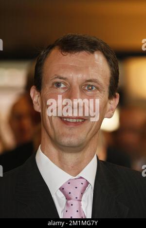 20111023 - BRUXELLES, BELGIO: Il principe Joachim di Danimarca ha raffigurato durante l'inaugurazione della nuova chiesa danese "Vor Frue Kirke", a Bruxelles, domenica 23 ottobre 2011. BELGA FOTO ALAIN ROLLAND Foto Stock