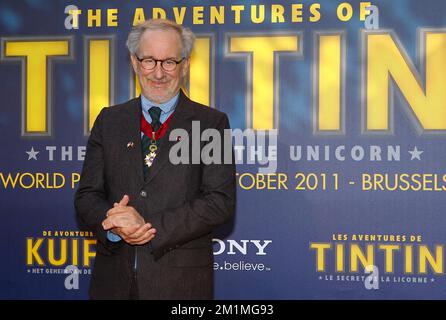 20111022 - BRUXELLES, BELGIO: Il regista STATUNITENSE Steven Spielberg arriva in anteprima mondiale del film Tintin di Spielberg "le avventure di Tintin: Il segreto dell'Unicorno" (Les Aventures de Tintin: Le Secret de la Licorne - De Avonturen van Kuifje) al cinema UGC in piazza Brouckere a Bruxelles, sabato 22 ottobre 2011. BELGA FOTO JULIEN WARNAND Foto Stock