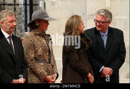 20111115 - BRUXELLES, BELGIO: Il principe ereditario Philippe del Belgio, la principessa Mathilde del Belgio, la principessa Claire del Belgio e il principe Laurent del Belgio, raffigurati alla messa di te Deum, in occasione della festa del re, alla Cattedrale di San Michele e di San Gudula (Cathedrale des Saints Michel et Gudule / Sint-Michiels- en Sint-Goedele kathedraal), martedì 15 novembre 2011. BELGA FOTO JULIEN WARNAND Foto Stock