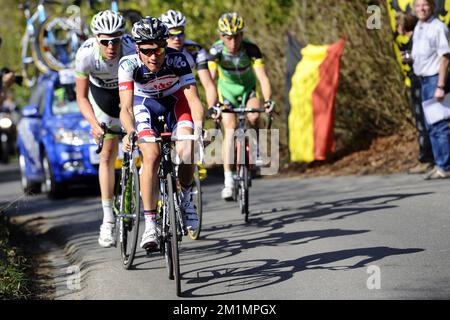 20120327 - OUDENAARDE, BELGIO: Steven Van Vooren belga di Topsport Vlaanderen - Mercator e belga Tosh Van der Sande di Lotto - Belisol nella prima tappa della gara ciclistica Driedaagse De Panne - Koksijde, a 201,6 km da Middelkerke a Oudenaarde, martedì 27 marzo 2012. FOTO DI BELGA DIRK WAEM Foto Stock