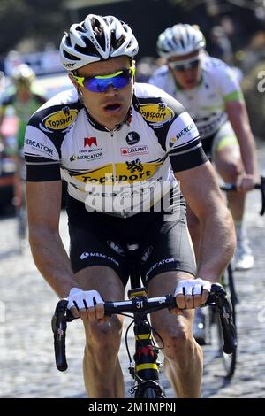 20120327 - OUDENAARDE, BELGIO: Steven Van Vooren belga di Topsport Vlaanderen - Mercatore nella foto durante la prima tappa della gara ciclistica Driedaagse De Panne - Koksijde, a 201,6 km da Middelkerke a Oudenaarde, martedì 27 marzo 2012. FOTO DI BELGA DIRK WAEM Foto Stock