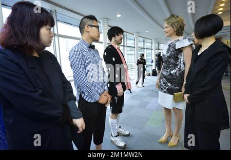 20120612 - TOKYO, GIAPPONE: La principessa Mathilde del Belgio visita l'Università di Bunka Gakuen e una mostra di kimonos di corte il terzo giorno della missione economica in Giappone, martedì 12 giugno 2012. BELGA FOTO BENOIT DOPPAGNE Foto Stock