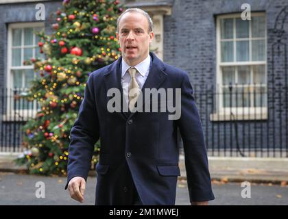 Londra, Regno Unito. 13th Dec, 2022. Dominic Raab, Vice primo Ministro, Lord Chancellor, Segretario di Stato per la Giustizia. I ministri conservatori del governo Sunak partecipano alla riunione settimanale del gabinetto al 10 di Downing Street a Westminster. Credit: Imageplotter/Alamy Live News Foto Stock