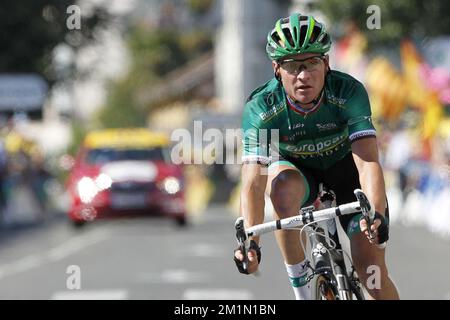 20120716 - PAU, FRANCIA: Il francese Thomas Voeckler di Europcar attraversa il traguardo durante la 15th tappa della 99th edizione del Tour de France, 160km da Samatan a Pau, Francia, lunedì 16 luglio 2012. BELGA FOTO KRISTOF VAN ACCOM Foto Stock