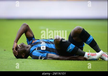 20120714 - BRUGGE, BELGIO: Joseph Akpala del Club è rimasto ferito sul terreno durante la amichevole partita di calcio Club Brugge vs campione tedesco Borussia Dortmund al Brugse Metten, a Brugge, sabato 14 luglio 2012. FOTO DI BELGA BRUNO FAHY Foto Stock