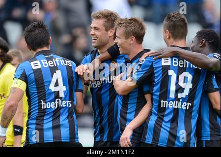 20120714 - BRUGGE, BELGIO: Jim Larsen del Club festeggia dopo aver segnato durante la amichevole partita di calcio Club Brugge vs campione tedesco Borussia Dortmund al Brugse Metten, a Brugge, sabato 14 luglio 2012. FOTO DI BELGA BRUNO FAHY Foto Stock