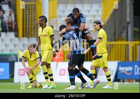 20120714 - BRUGGE, BELGIO: Jim Larsen del Club festeggia dopo aver segnato durante la amichevole partita di calcio Club Brugge vs campione tedesco Borussia Dortmund al Brugse Metten, a Brugge, sabato 14 luglio 2012. FOTO DI BELGA BRUNO FAHY Foto Stock