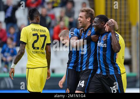 20120714 - BRUGGE, BELGIO: Jim Larsen del Club festeggia dopo aver segnato durante la amichevole partita di calcio Club Brugge vs campione tedesco Borussia Dortmund al Brugse Metten, a Brugge, sabato 14 luglio 2012. FOTO DI BELGA BRUNO FAHY Foto Stock