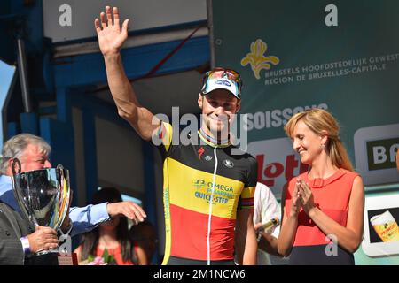 20120907 - BRUXELLES, BELGIO: Il campione nazionale belga Tom Boonen del team Omega Pharma - Quick Step festeggia sul podio dopo aver vinto la 92nd° edizione della gara ciclistica Parigi-Bruxelles/Parijs-Brussel, che si terrà a Bruxelles venerdì 07 settembre 2012. FOTO DI BELGA DAVID STOCKMAN Foto Stock