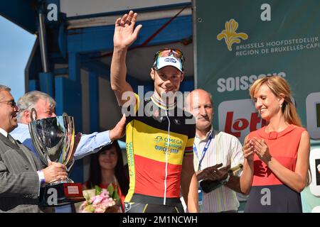 20120907 - BRUXELLES, BELGIO: Il campione nazionale belga Tom Boonen del team Omega Pharma - Quick Step festeggia sul podio dopo aver vinto la 92nd° edizione della gara ciclistica Parigi-Bruxelles/Parijs-Brussel, che si terrà a Bruxelles venerdì 07 settembre 2012. FOTO DI BELGA DAVID STOCKMAN Foto Stock