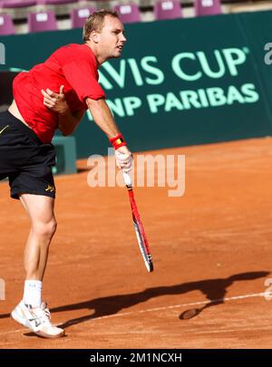 20120912 - BRUXELLES, BELGIO: Il belga Steve Darcis nella foto durante una sessione di allenamento della squadra belga di Coppa Davis al Royal Primerose Tennis Club di Bruxelles, mercoledì 12 settembre 2012. Questo fine settimana, Belgio e Svezia giocheranno un gioco di play-off per il World Group. BELGA PHOTO VIRGINIE LEFOUR Foto Stock