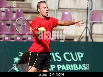 20120912 - BRUXELLES, BELGIO: Il belga Steve Darcis nella foto durante una sessione di allenamento della squadra belga di Coppa Davis al Royal Primerose Tennis Club di Bruxelles, mercoledì 12 settembre 2012. Questo fine settimana, Belgio e Svezia giocheranno un gioco di play-off per il World Group. BELGA PHOTO VIRGINIE LEFOUR Foto Stock