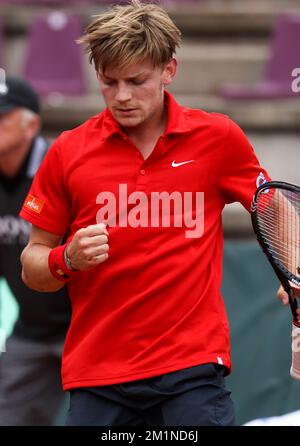20120914 - BRUXELLES, BELGIO: Il belga David Goffin festeggia il secondo gioco della Coppa Davis tra Belgio e Svezia, per il World Group al Royal Primerose Tennis Club di Bruxelles, venerdì 14 settembre 2012. Il belga David Goffin (ATP 56) e lo svedese Andreas Vinciguerra giocano il secondo di cinque partite. BELGA PHOTO VIRGINIE LEFOUR Foto Stock