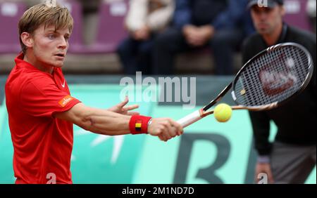 20120914 - BRUXELLES, BELGIO: Il belga David Goffin in azione durante la seconda partita della Coppa Davis tra Belgio e Svezia, per il World Group al Royal Primerose Tennis Club di Bruxelles, venerdì 14 settembre 2012. Il belga David Goffin (ATP 56) e lo svedese Andreas Vinciguerra giocano il secondo di cinque partite. BELGA PHOTO VIRGINIE LEFOUR Foto Stock